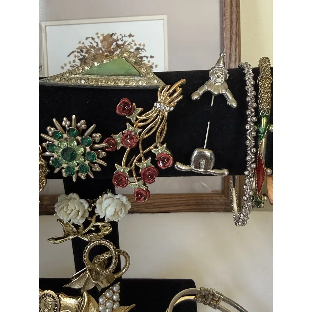 Vintage 30 Pc Costume Jewelry Lot‎ Earrings Bracelet Brooches Rhinestone